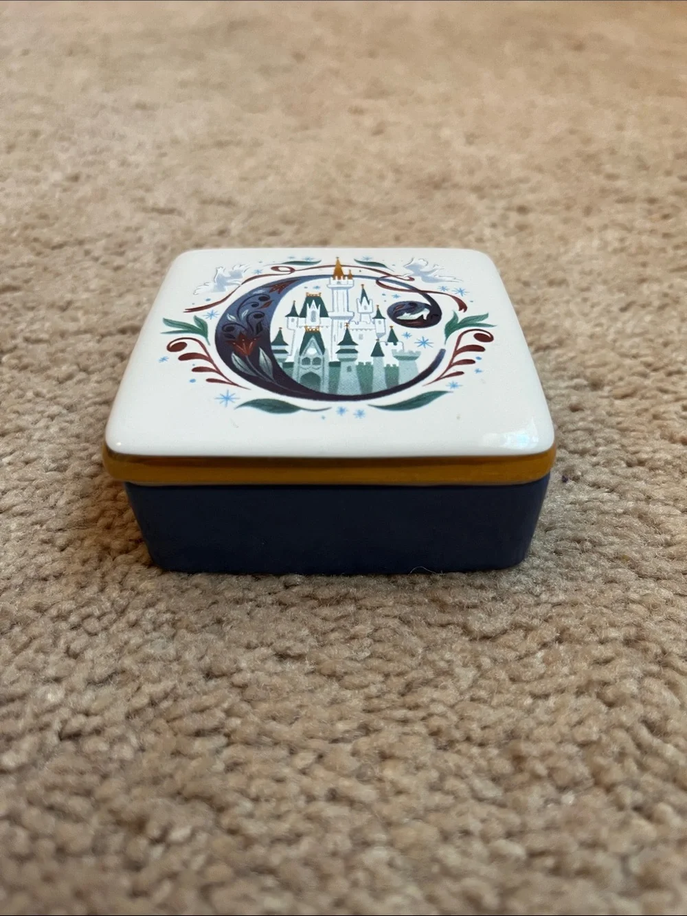 NWT Disney Cinderella’s Castle Ceramic Jewelry Box